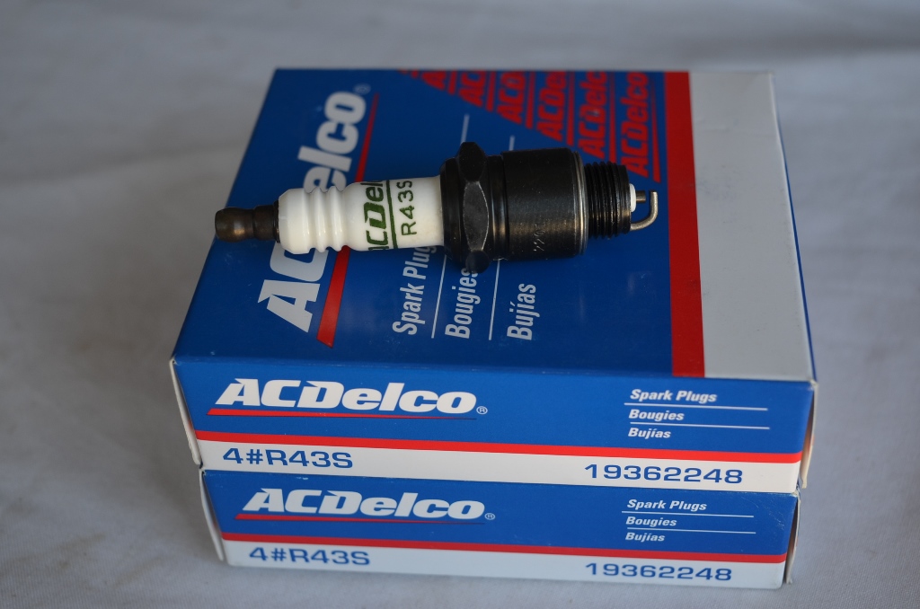 1962 - 1969 Corvette Spark Plug - 327 / 350 - AC Delco R43S - Set of 8