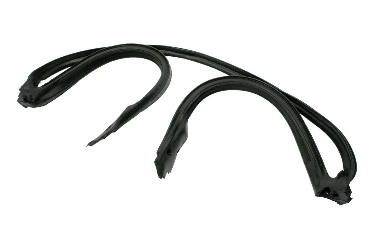 1984 - 1996 C4 CORVETTE RUBBER WEATHERSTRIP SEAL. FRONT OF ROOF & WINDOW #X2187